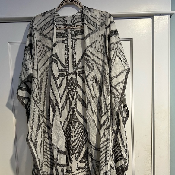 Anthropologie Ruanna/Wrap/Kimono by Feathers by Tolani- OS - Picture 11 of 13